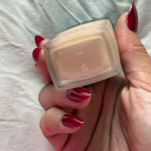 CHANEL B30 Foundation - Creamy Beige - Picture 1 of 2